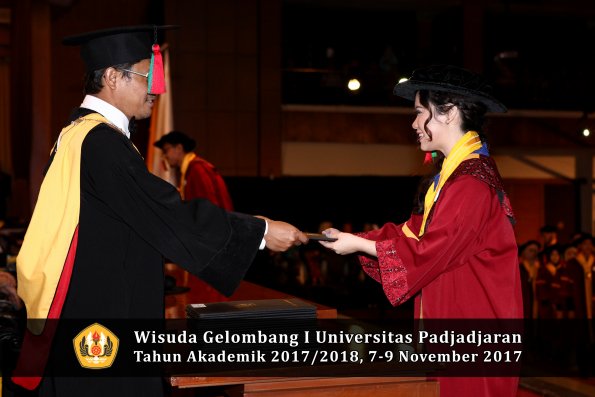 Wisuda Unpad Gel I TA 2017_2018  Fakultas Teknlogi industri pertanian oleh dekan 013