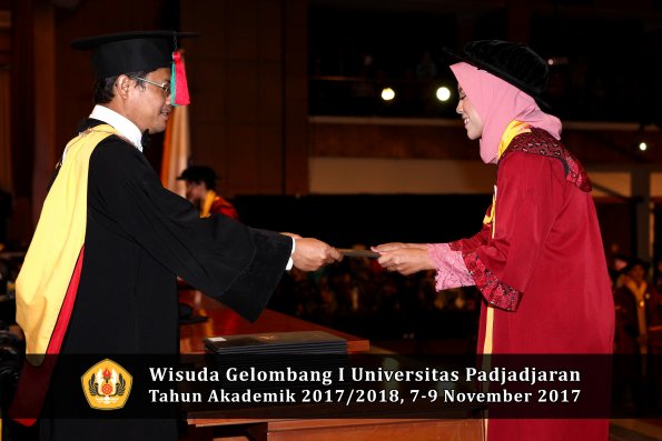 Wisuda Unpad Gel I TA 2017_2018  Fakultas Teknlogi industri pertanian oleh dekan 014
