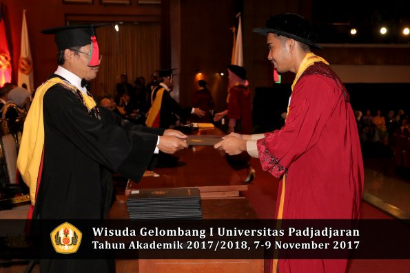 Wisuda Unpad Gel I TA 2017_2018  Fakultas Teknlogi industri pertanian oleh dekan 015