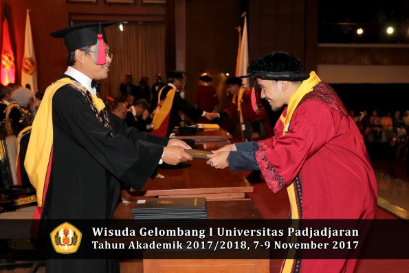 Wisuda Unpad Gel I TA 2017_2018  Fakultas Teknlogi industri pertanian oleh dekan 023