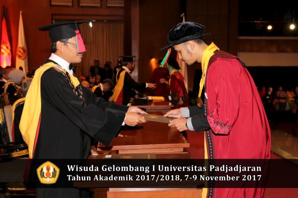 Wisuda Unpad Gel I TA 2017_2018  Fakultas Teknlogi industri pertanian oleh dekan 026