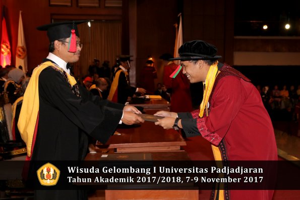 Wisuda Unpad Gel I TA 2017_2018  Fakultas Teknlogi industri pertanian oleh dekan 028