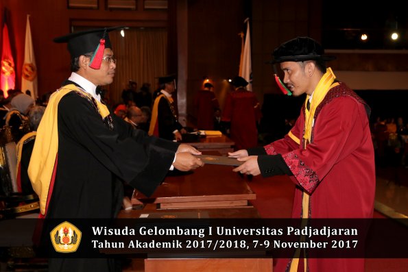 Wisuda Unpad Gel I TA 2017_2018  Fakultas Teknlogi industri pertanian oleh dekan 029