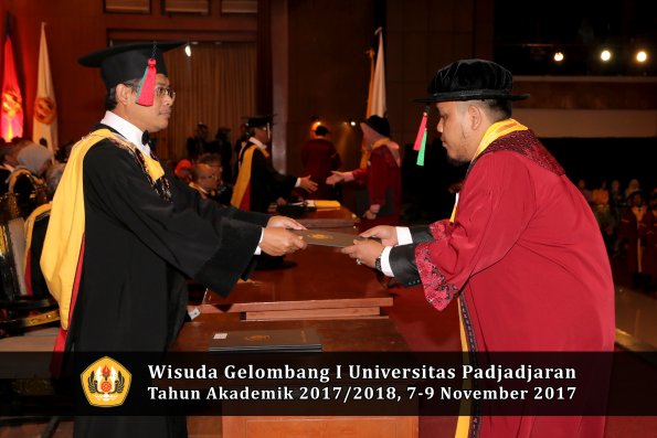 Wisuda Unpad Gel I TA 2017_2018  Fakultas Teknlogi industri pertanian oleh dekan 032