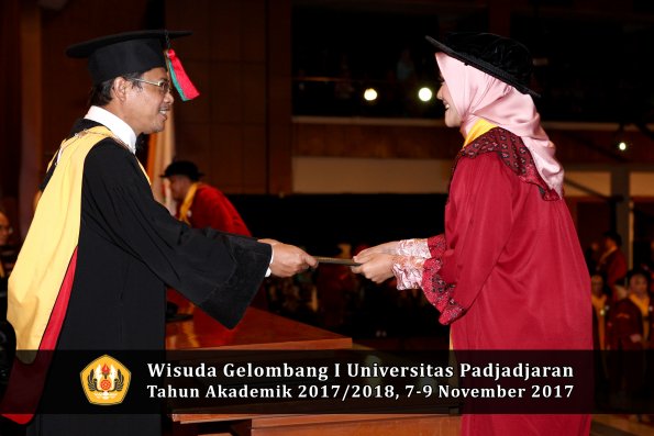 Wisuda Unpad Gel I TA 2017_2018  Fakultas Teknlogi industri pertanian oleh dekan 033