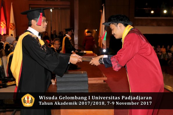 Wisuda Unpad Gel I TA 2017_2018  Fakultas Teknlogi industri pertanian oleh dekan 037