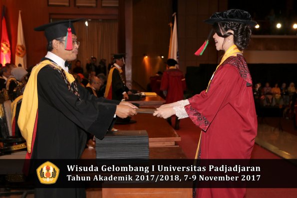 Wisuda Unpad Gel I TA 2017_2018  Fakultas Teknlogi industri pertanian oleh dekan 041
