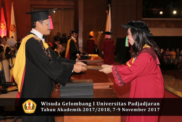 Wisuda Unpad Gel I TA 2017_2018  Fakultas Teknlogi industri pertanian oleh dekan 043
