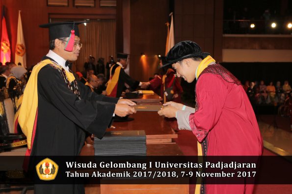 Wisuda Unpad Gel I TA 2017_2018  Fakultas Teknlogi industri pertanian oleh dekan 044