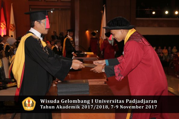 Wisuda Unpad Gel I TA 2017_2018  Fakultas Teknlogi industri pertanian oleh dekan 050
