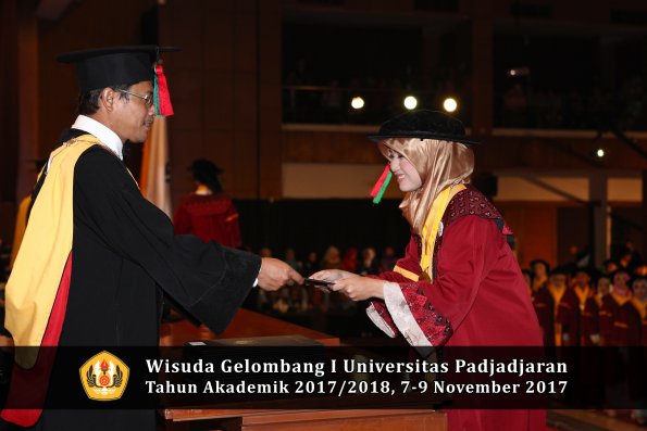 Wisuda Unpad Gel I TA 2017_2018  Fakultas Teknlogi industri pertanian oleh dekan 053