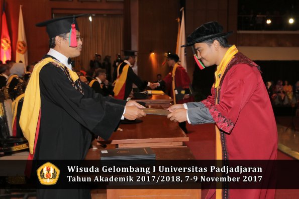 Wisuda Unpad Gel I TA 2017_2018  Fakultas Teknlogi industri pertanian oleh dekan 061