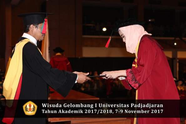 Wisuda Unpad Gel I TA 2017_2018  Fakultas Teknlogi industri pertanian oleh dekan 063