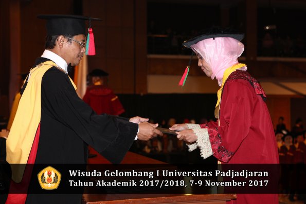 Wisuda Unpad Gel I TA 2017_2018  Fakultas Teknlogi industri pertanian oleh dekan 065