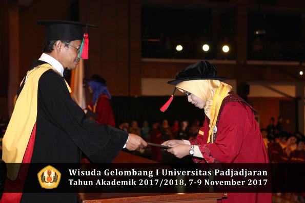Wisuda Unpad Gel I TA 2017_2018  Fakultas Teknlogi industri pertanian oleh dekan 067