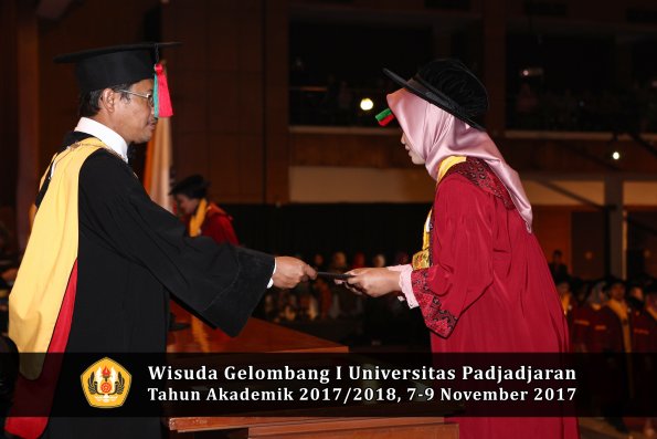 Wisuda Unpad Gel I TA 2017_2018  Fakultas Teknlogi industri pertanian oleh dekan 070