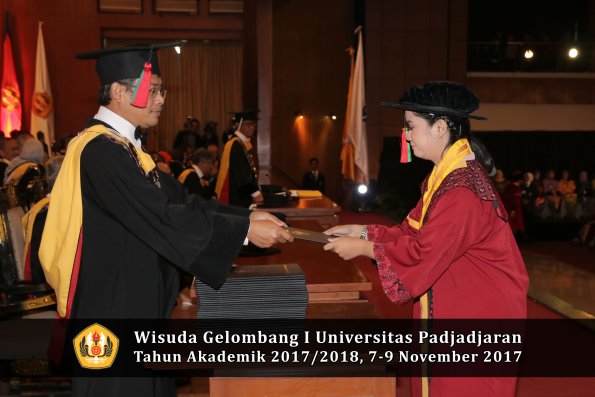 Wisuda Unpad Gel I TA 2017_2018  Fakultas Teknlogi industri pertanian oleh dekan 076