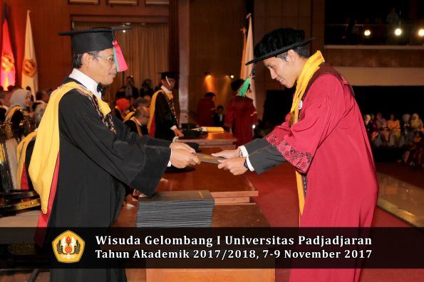 Wisuda Unpad Gel I TA 2017_2018  Fakultas Teknlogi industri pertanian oleh dekan 085