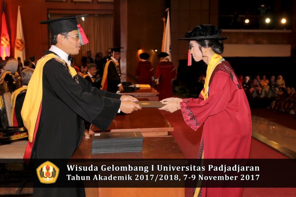 Wisuda Unpad Gel I TA 2017_2018  Fakultas Teknlogi industri pertanian oleh dekan 090