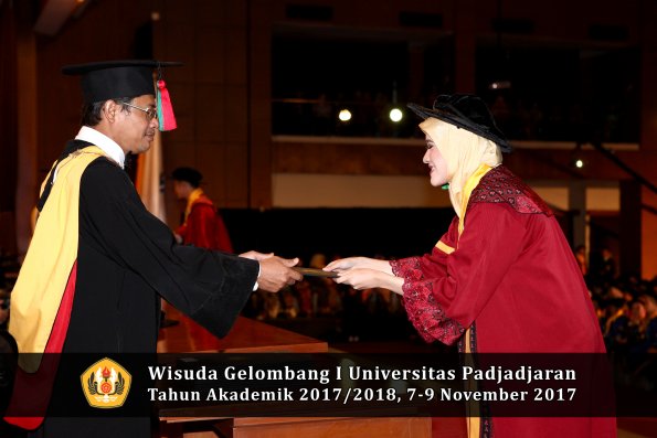Wisuda Unpad Gel I TA 2017_2018  Fakultas Teknlogi industri pertanian oleh dekan 095