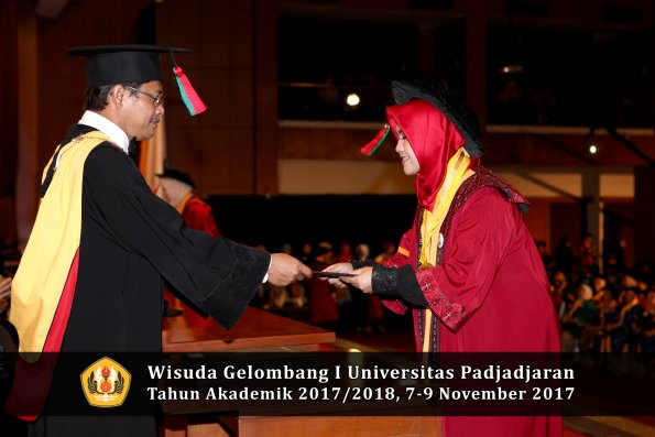 Wisuda Unpad Gel I TA 2017_2018  Fakultas Teknlogi industri pertanian oleh dekan 097