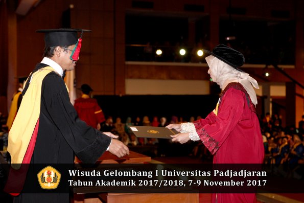 Wisuda Unpad Gel I TA 2017_2018  Fakultas Teknlogi industri pertanian oleh dekan 102