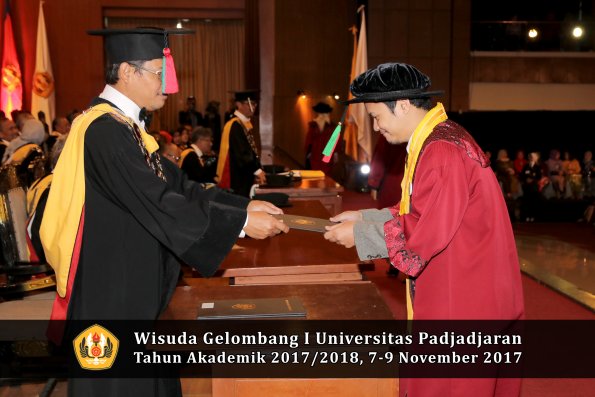 Wisuda Unpad Gel I TA 2017_2018  Fakultas Teknlogi industri pertanian oleh dekan 104