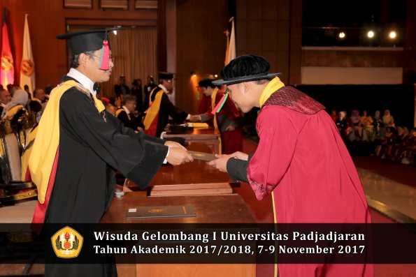 Wisuda Unpad Gel I TA 2017_2018  Fakultas Teknlogi industri pertanian oleh dekan 105