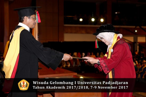 Wisuda Unpad Gel I TA 2017_2018  Fakultas Teknlogi industri pertanian oleh dekan 107