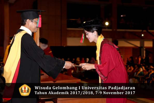 Wisuda Unpad Gel I TA 2017_2018  Fakultas Teknlogi industri pertanian oleh dekan 112