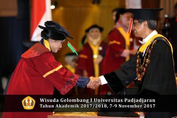 Wisuda Unpad Gel I TA 2017_2018  Fakultas Teknlogi industri pertanian oleh Rektor 069