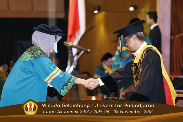 wisuda unpad gel I TA 2018-2019 fak ilmu budaya oleh Rektor 010  BY (PAPYRUS PHOTO) 