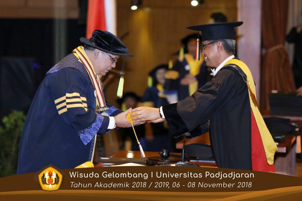 wisuda unpad gel I TA 2018-2019 fak Ilmu Komunikasi oleh Rektor 063  BY (PAPYRUS PHOTO) 