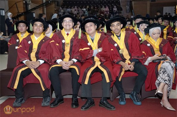 WISUDA UNPAD GOL. 1 TA 2023-2024 LIPUTAN SESI 1 (66)