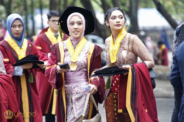 WISUDA UNPAD GOL. 1 TA 2023-2024 LIPUTAN SESI 1 (9)