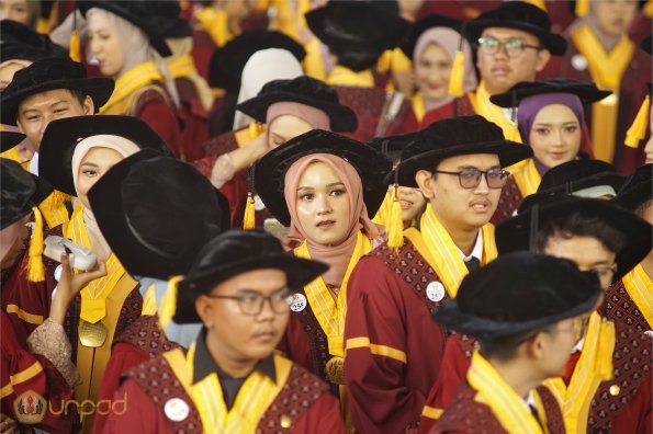 WISUDA UNPAD GOL. 1 TA 2023-2024 LIPUTAN SESI 2 (24)