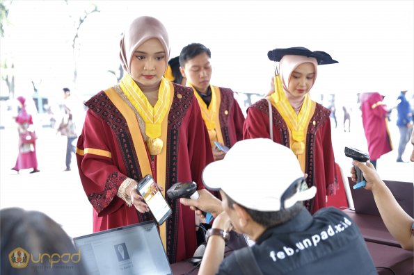 WISUDA UNPAD GOL. 1 TA 2023-2024 LIPUTAN SESI 2 (36)