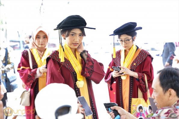 WISUDA UNPAD GOL. 1 TA 2023-2024 LIPUTAN SESI 2 (37)