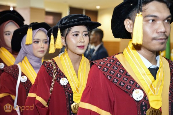 WISUDA UNPAD GOL. 1 TA 2023-2024 LIPUTAN SESI 2 (57)