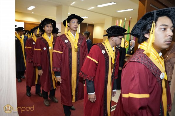 WISUDA UNPAD GOL. 1 TA 2023-2024 LIPUTAN SESI 2 (59)