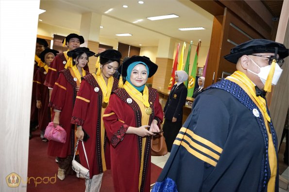 WISUDA UNPAD GOL. 1 TA 2023-2024 LIPUTAN SESI 2 (60)