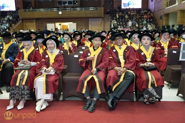 WISUDA UNPAD GOL. 1 TA 2023-2024 LIPUTAN SESI 2 (63)