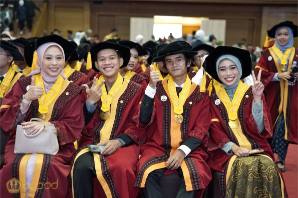 WISUDA UNPAD GOL. 1 TA 2023-2024 LIPUTAN SESI 2 (67)