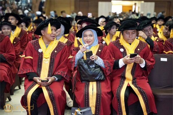 WISUDA UNPAD GOL. 1 TA 2023-2024 LIPUTAN SESI 2 (68)