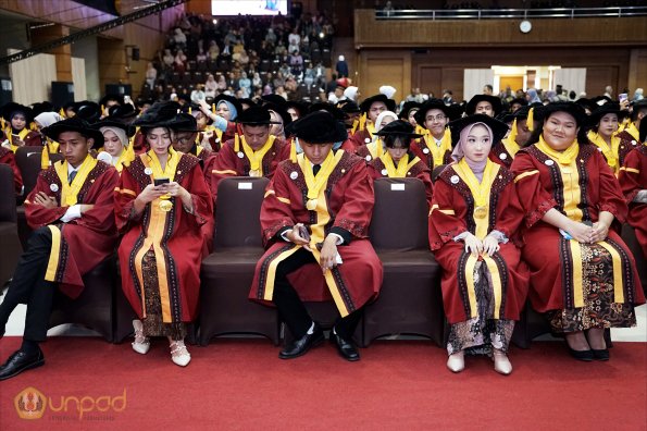 WISUDA UNPAD GOL. 1 TA 2023-2024 LIPUTAN SESI 2 (69)