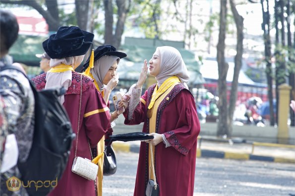 WISUDA UNPAD GOL. 1 TA 2023-2024 LIPUTAN SESI 2 (9)