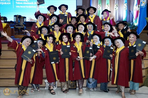 WISUDA UNPAD GOL. 1 TA 2023-2024 LIPUTAN SESI 2 (90)