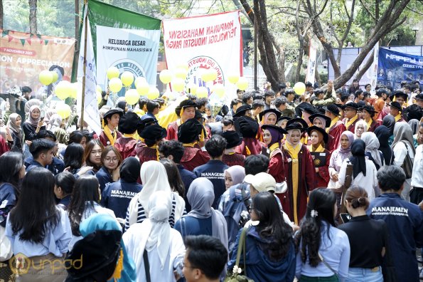 WISUDA UNPAD GOL. 1 TA 2023-2024 LIPUTAN SESI 2 (96)