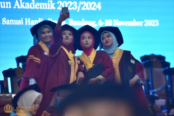 WISUDA UNPAD GOL. 1 TA 2023-2024 LIPUTAN SESI 3 (113)