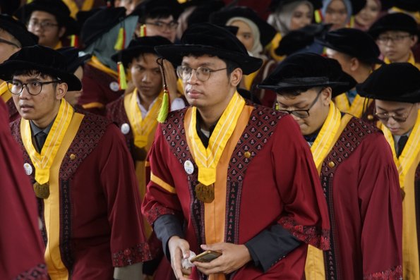 WISUDA UNPAD GOL. 1 TA 2023-2024 LIPUTAN SESI 3 (17)